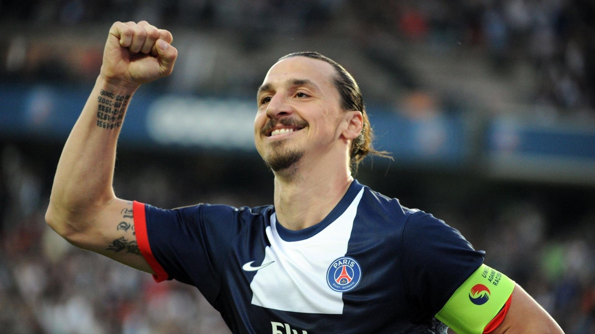 情侣接力跑浪漫赛 终点线前的牵手游成经典画面